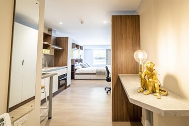 1 bed studio, Calton Road, Holyrood, Edinburgh, EH88DP - Image 3